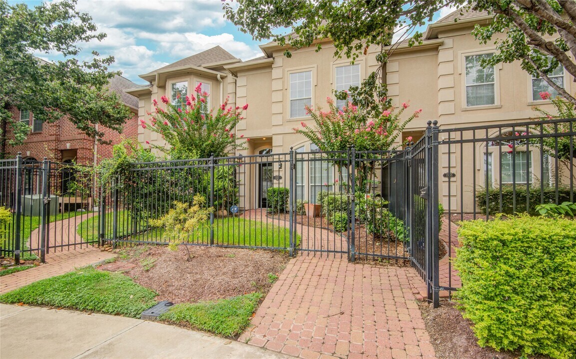 13619 Brookbluff Ln in Houston, TX - Building Photo
