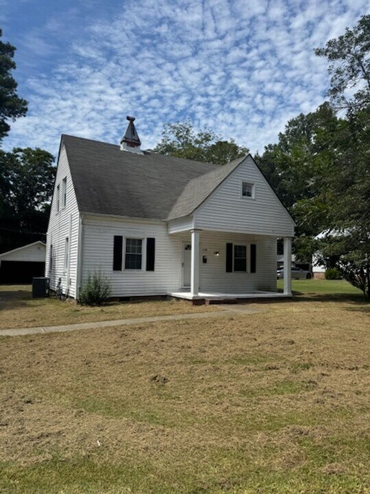 1308 Holman St in Kinston, NC - Building Photo