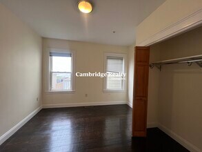 6 Giles Park, Unit 1 in Somerville, MA - Foto de edificio - Building Photo