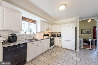 19 Patriot Ct in Marcus Hook, PA - Building Photo - Building Photo