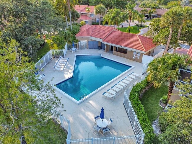 7887 NW 7th Ct