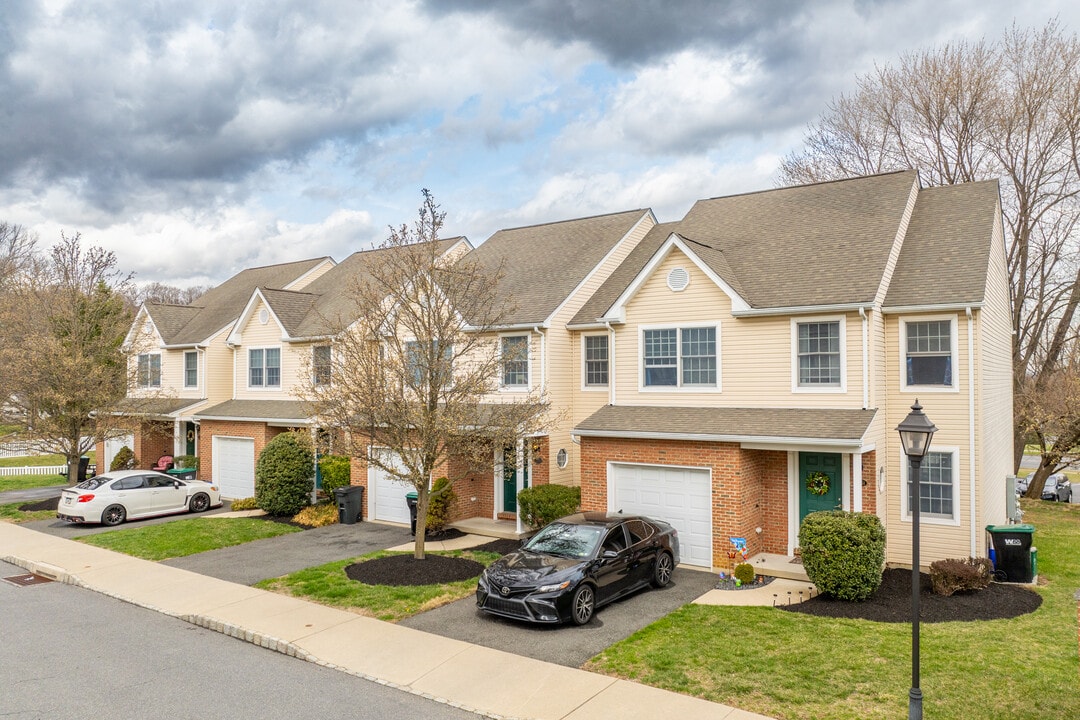 Linden Court in Bethlehem, PA - Building Photo