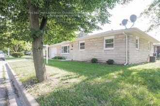 301 S Reedwood Dr in Joliet, IL - Building Photo - Building Photo