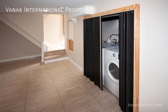 22213-22122 122 Ave in Maple Ridge, BC - Building Photo - Building Photo