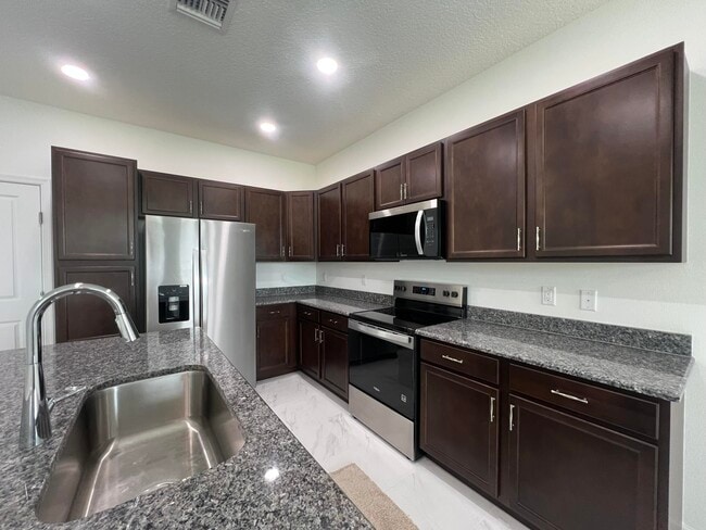 4910 Longwood Lake Sq in Westlake, FL - Building Photo - Building Photo