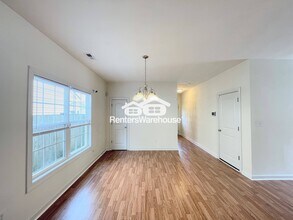 1713 Sparrow Rd in Chesapeake, VA - Foto de edificio - Building Photo