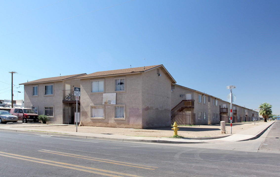 3105 West Melvin Street in Phoenix, AZ - Foto de edificio