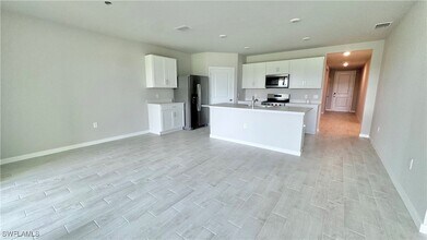 17710 Shade Tree Loop in Punta Gorda, FL - Building Photo - Building Photo