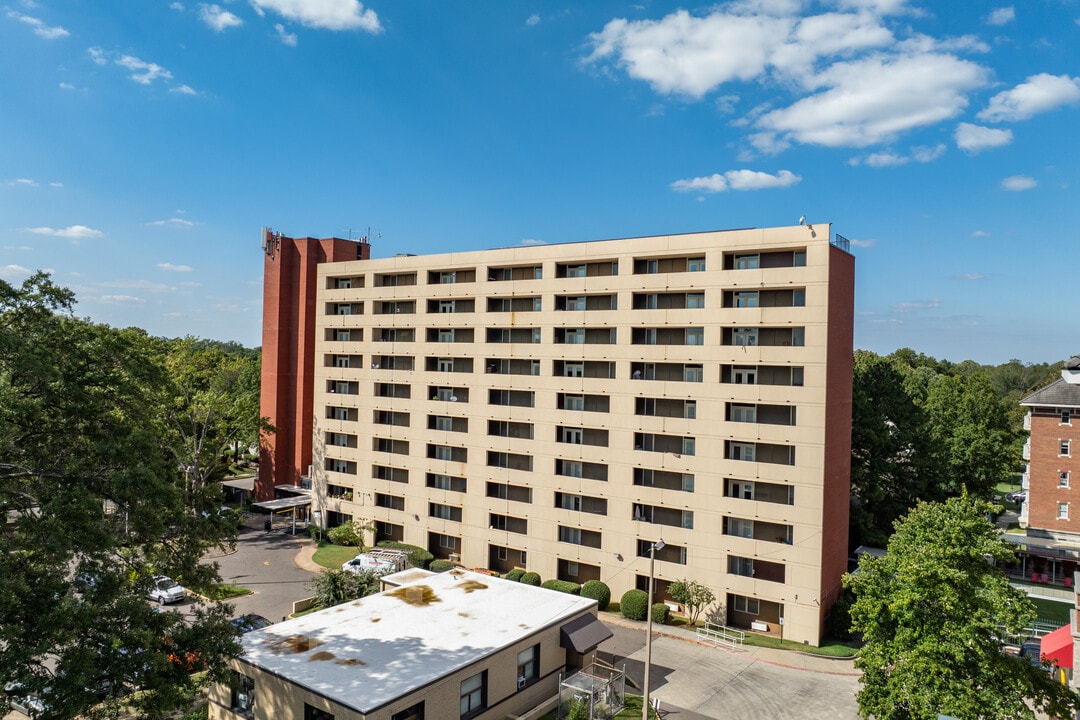 St. Peter Manor in Memphis, TN - Building Photo
