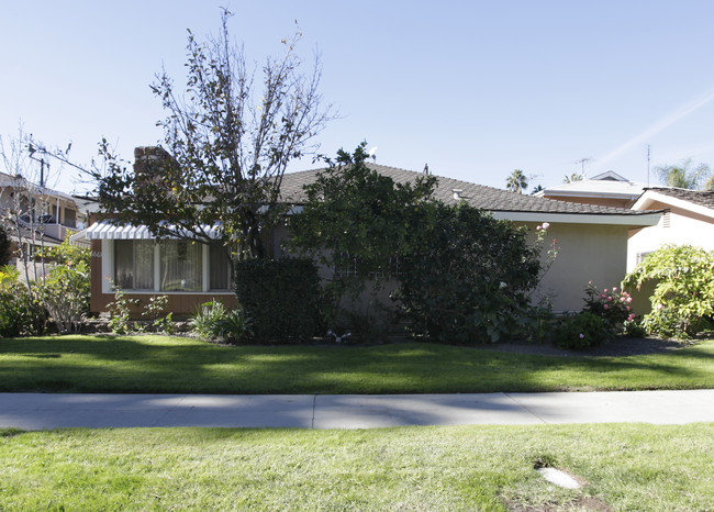 6661 Rhodes Ave in North Hollywood, CA - Building Photo - Building Photo