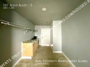 107 Jesus Alley in San Antonio, TX - Building Photo - Building Photo