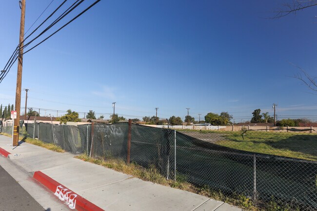3025 W Edinger St in Santa Ana, CA - Foto de edificio - Building Photo