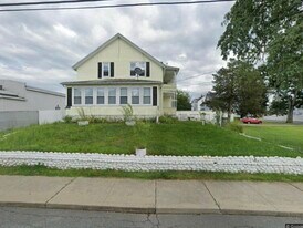 21 Miller St, Unit Apt 1 in Blackstone, MA - Building Photo