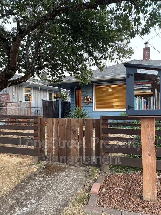 1630 SW 15th Ave in Albany, OR - Building Photo