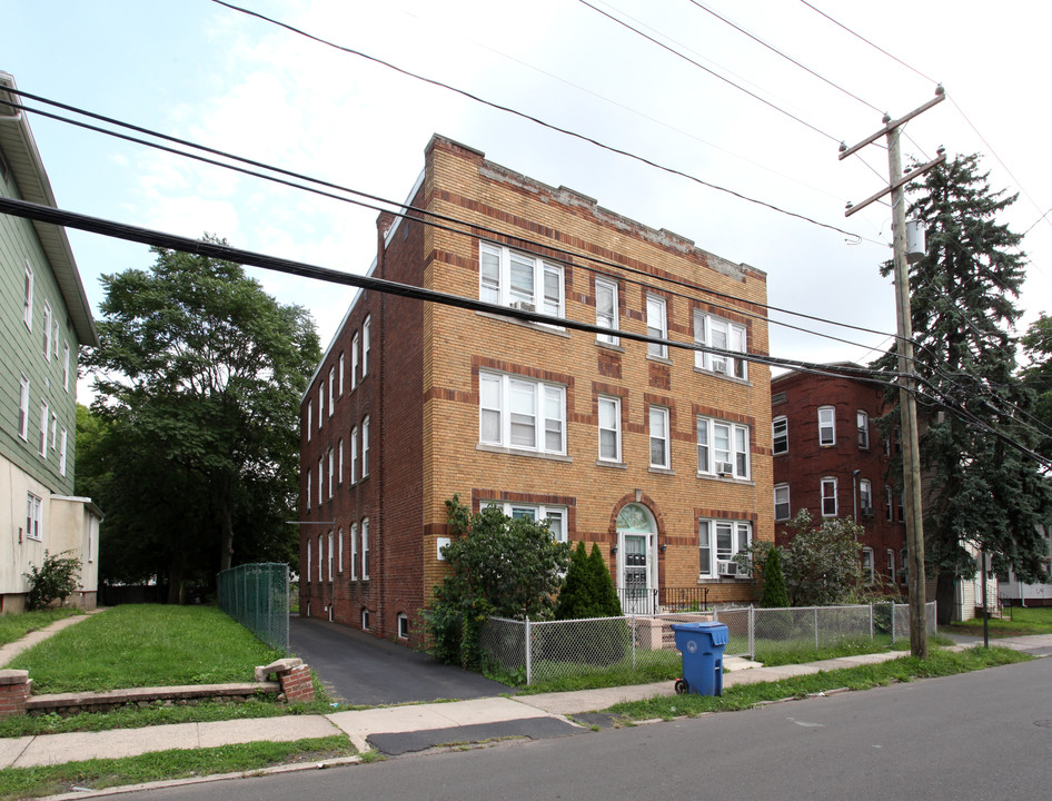 309 High St in New Britain, CT - Building Photo