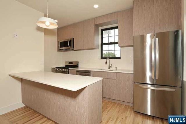 37 N Dean St-Unit -2D in Englewood, NJ - Building Photo - Building Photo