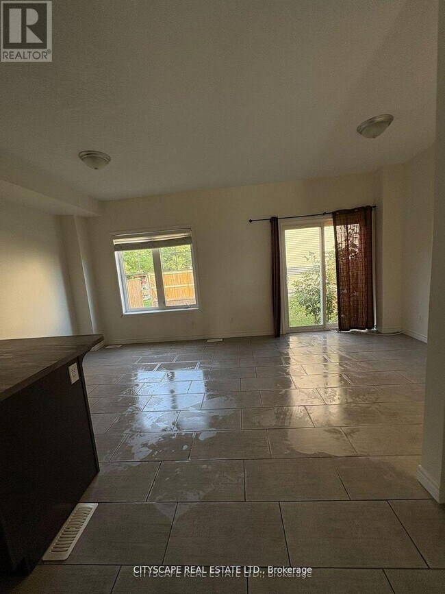 10 Dufferin St in Norwich, ON - Building Photo - Building Photo