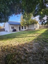 1075 Sorrel Ave in Lemoore, CA - Foto de edificio - Building Photo