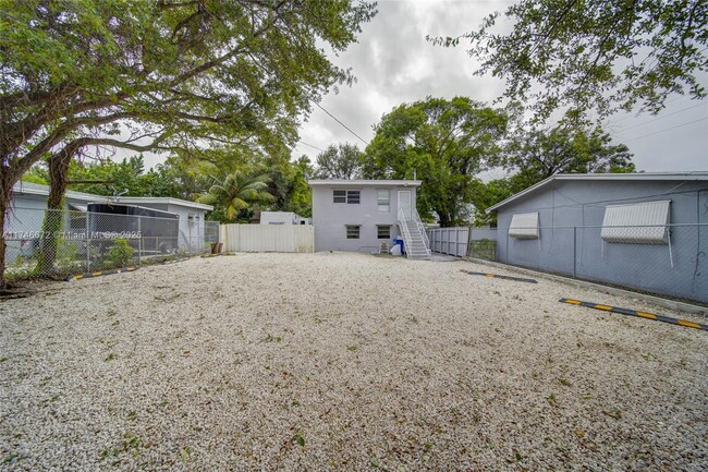 3376 NW 49th St, Unit 2