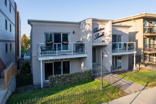 1611 26th Ave SW in Calgary, AB - Building Photo