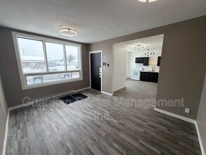 140 Frederica St E in Thunder Bay, ON - Building Photo - Building Photo