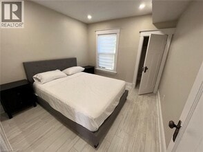 155 Wentworth St S in Hamilton, ON - Building Photo - Building Photo