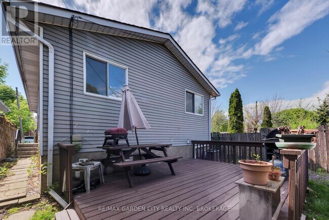 54 Bogart St in St Catharines, ON - Building Photo - Building Photo