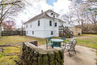 74 Lafayette St in Johnston, RI - Foto de edificio - Building Photo