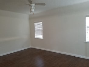 1823 Huntington Ln in Redondo Beach, CA - Foto de edificio - Building Photo