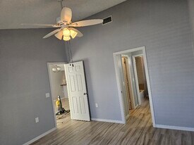 6391 Gateway Ave in Sarasota, FL - Building Photo