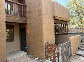 2600 W Zia Rd in Santa Fe, NM - Building Photo