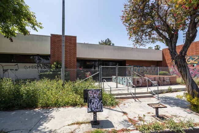 Crenshaw Crossing in Los Angeles, CA - Building Photo - Building Photo