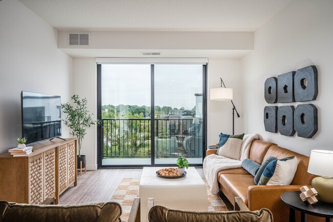 Vale in Minnetonka, MN - Foto de edificio - Interior Photo