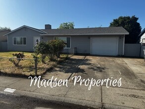 2227 Stump Dr in Oroville, CA - Building Photo - Building Photo