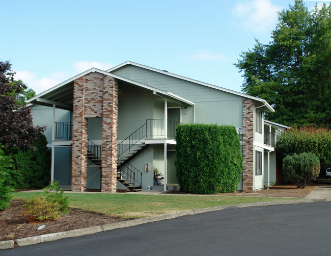 Riveria Village Apartments in Eugene, OR - Building Photo - Building Photo