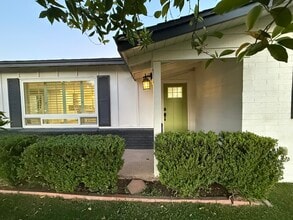 8161 N 1st Dr in Phoenix, AZ - Foto de edificio - Building Photo