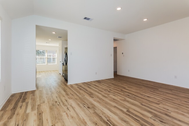 11127 N Lake Mist Ln in Willis, TX - Building Photo - Building Photo