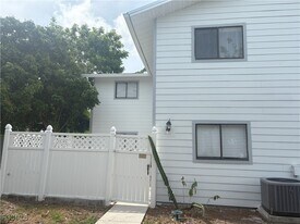 11929 Corinne Lee Ct in Ft. Myers, FL - Building Photo
