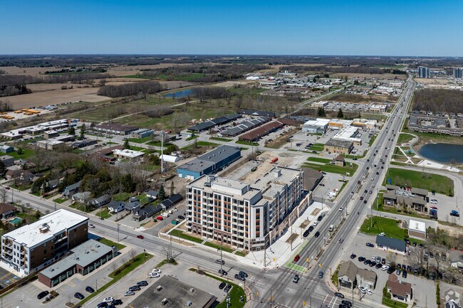 1600 Hyde Park Village Apartments in London, ON - Building Photo - Building Photo