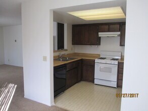 1208 E Walnut Ave in Lompoc, CA - Building Photo - Building Photo