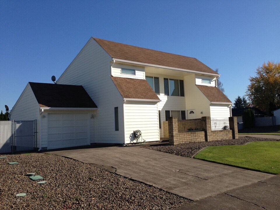 4212-4214 47th Ave NE in Salem, OR - Building Photo