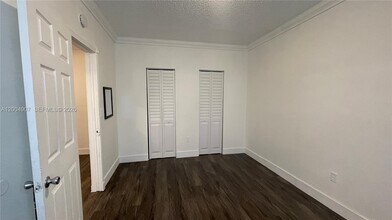1043 NW 2nd St in Miami, FL - Building Photo - Building Photo