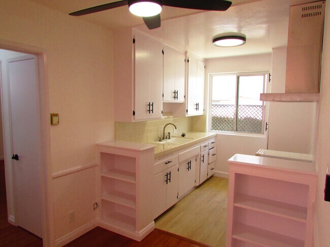1756 N Gramercy Pl in Los Angeles, CA - Building Photo - Building Photo