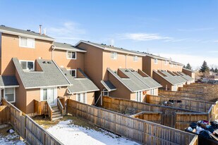 502 Cedarbrae Crt SE Apartments