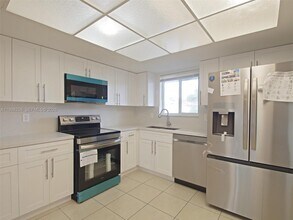 5510 Johnson St in Hollywood, FL - Building Photo - Building Photo