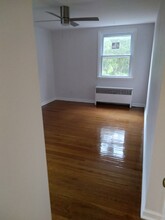 8244 Mansfield Ave, Unit B in Philadelphia, PA - Foto de edificio - Building Photo