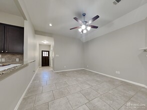 11238 Burning Tree Dr in Montgomery, TX - Building Photo - Building Photo