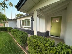 8161 N 1st Dr in Phoenix, AZ - Foto de edificio - Building Photo