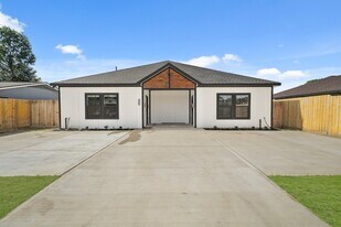 6206 Lyndhurst Dr in Houston, TX - Building Photo