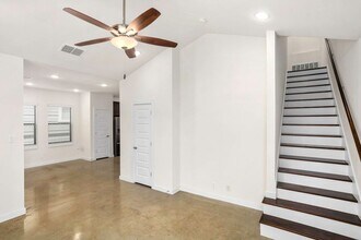 623 Burleson St in San Antonio, TX - Building Photo - Building Photo